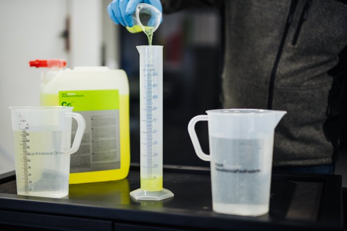 Přípravek na čištění a mytí podlah Koch Cosmo Clean 11 kg-3