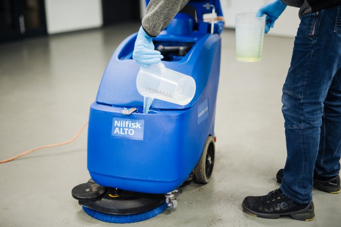 Přípravek na čištění a mytí podlah Koch Cosmo Clean 22 kg-6